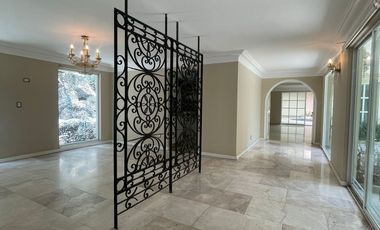 Jardines del Pedregal: Casa con Alberca, amplio jardín y Gimnasio