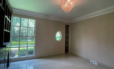 Jardines del Pedregal: Casa con Alberca, amplio jardín y Gimnasio
