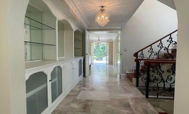 Jardines del Pedregal: Casa con Alberca, amplio jardín y Gimnasio