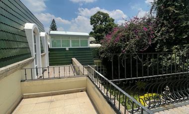 Jardines del Pedregal: Casa con Alberca, amplio jardín y Gimnasio