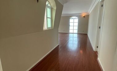 Jardines del Pedregal: Casa con Alberca, amplio jardín y Gimnasio