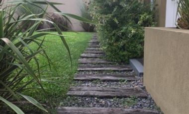 Triplex de categoria en condominio