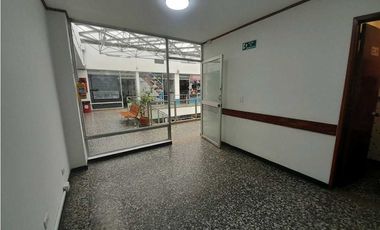 SE VENDE LOCAL COMERCIAL C. C. ZIPACENTRO