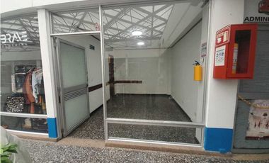 SE VENDE LOCAL COMERCIAL C. C. ZIPACENTRO