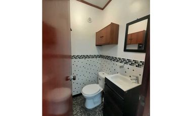 SE VENDE LOCAL COMERCIAL C. C. ZIPACENTRO