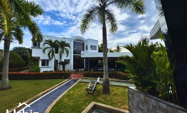 Casa Campestre y Casa de juegos en lote de 1770 m² en Verdesol, Melgar
