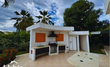 Casa Campestre y Casa de juegos en lote de 1770 m² en Verdesol, Melgar
