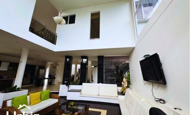 Casa Campestre y Casa de juegos en lote de 1770 m² en Verdesol, Melgar