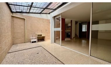 Casa de dos pisos en venta - Barrio Paraíso de La Italia Palmira Valle
