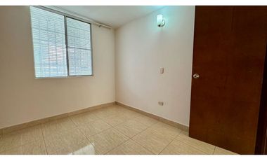 Casa de dos pisos en venta - Barrio Paraíso de La Italia Palmira Valle