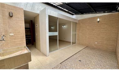 Casa de dos pisos en venta - Barrio Paraíso de La Italia Palmira Valle