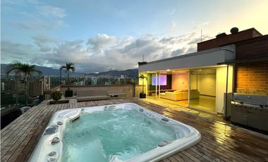 Apartamento en Arriendo Amoblado en Laureles