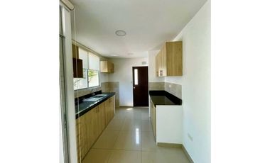 Alquilo casa en urbanizacion Piamonte vía Salitre