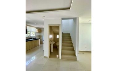 Alquilo casa en urbanizacion Piamonte vía Salitre