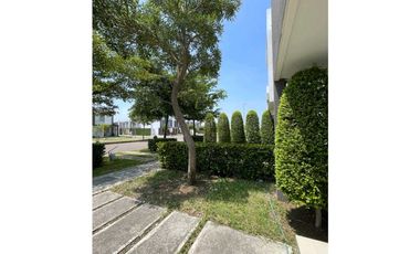 Alquilo casa en urbanizacion Piamonte vía Salitre