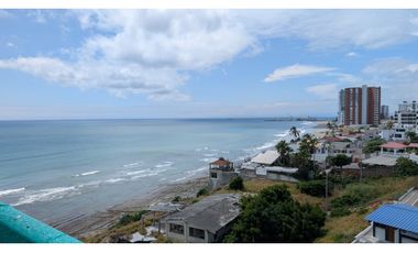 Se vende hermoso departamento con vista al mar Grand Bay Manta.