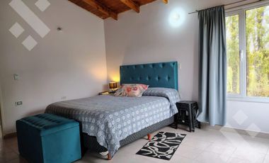Se Alquila, Casa de 4 dormitorios, Barrio Los Cerezos I, Plottier