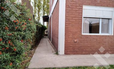 Se Alquila, Casa de 4 dormitorios, Barrio Los Cerezos I, Plottier