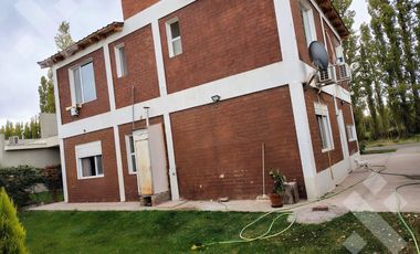 Se Alquila, Casa de 4 dormitorios, Barrio Los Cerezos I, Plottier