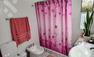 Se Alquila, Casa de 4 dormitorios, Barrio Los Cerezos I, Plottier