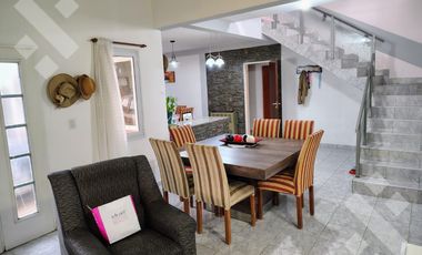 Se Alquila, Casa de 4 dormitorios, Barrio Los Cerezos I, Plottier