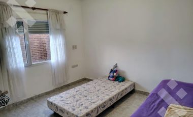 Se Alquila, Casa de 4 dormitorios, Barrio Los Cerezos I, Plottier