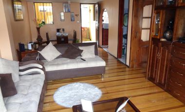 Casa con varios Departamentos de Venta sector Ferroviaria Media