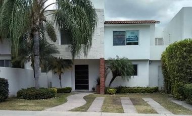 Hermosa casa en venta Juriquilla