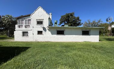 Casa  de campo- 3 dormitorios - Living- Cocina comedor- dependencias! imperdible! Sobre lote de 2500m2- Financiada!!