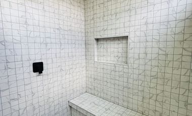 Casa en venta con acabados residenciales, habitación en planta baja y jardín