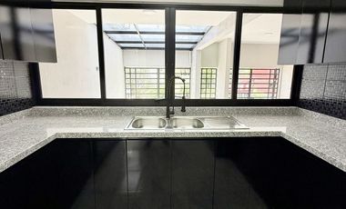 Casa en venta con acabados residenciales, habitación en planta baja y jardín