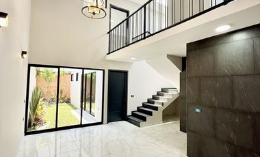 Casa en venta con acabados residenciales, habitación en planta baja y jardín
