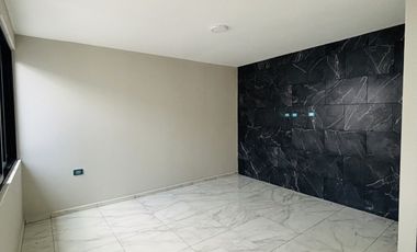 Casa en venta con acabados residenciales, habitación en planta baja y jardín