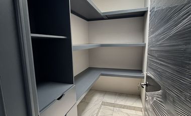 Casa en venta con acabados residenciales, habitación en planta baja y jardín