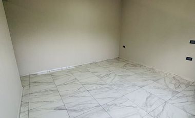 Casa en venta con acabados residenciales, habitación en planta baja y jardín