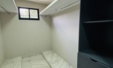 Casa en venta con acabados residenciales, habitación en planta baja y jardín