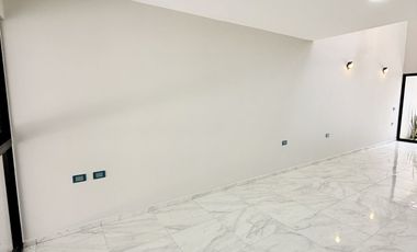 Casa en venta con acabados residenciales, habitación en planta baja y jardín