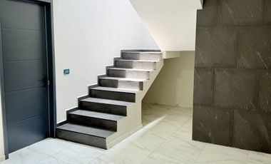 Casa en venta con acabados residenciales, habitación en planta baja y jardín