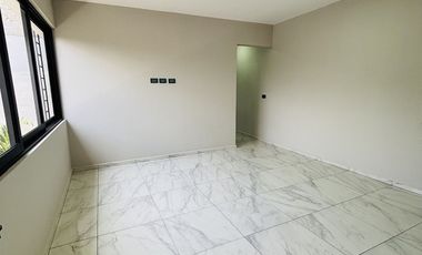 Casa en venta con acabados residenciales, habitación en planta baja y jardín
