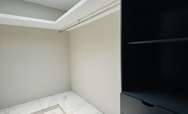 Casa en venta con acabados residenciales, habitación en planta baja y jardín