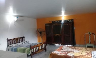 Casa con locales - 3  dormitorios- amplio living comedor - cochera- lotes parquizados! Oportunidad!