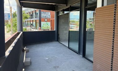 Local comercial en Renta a estrenar