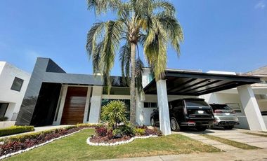 Casa en  venta en fraccionamiento Lomas de Cocoyoc, Morelos