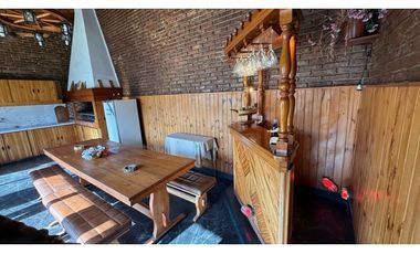 VENTA CASA SOBRE LOTE DE 275m2 c PISCINA EN BANFIELD LOMAS DEL ZAMORA