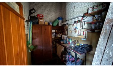 VENTA CASA SOBRE LOTE DE 275m2 c PISCINA EN BANFIELD LOMAS DEL ZAMORA