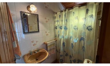 VENTA CASA SOBRE LOTE DE 275m2 c PISCINA EN BANFIELD LOMAS DEL ZAMORA