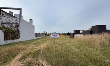 Lote en La Caleta. Calle Asfaltada. 448 m². 46.500 USD