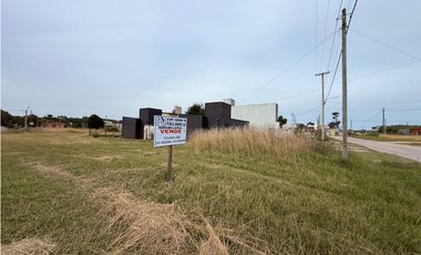 Lote en La Caleta. Calle Asfaltada. 448 m². 46.500 USD