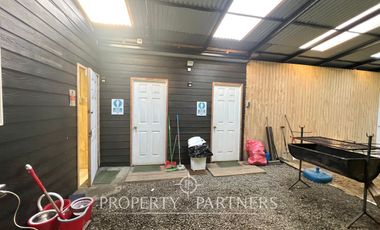 Gran galpón bodega a orilla de carretera