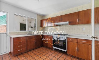 Casa con chimenea en renta en Lomas de Tecamachalco, Estado de México